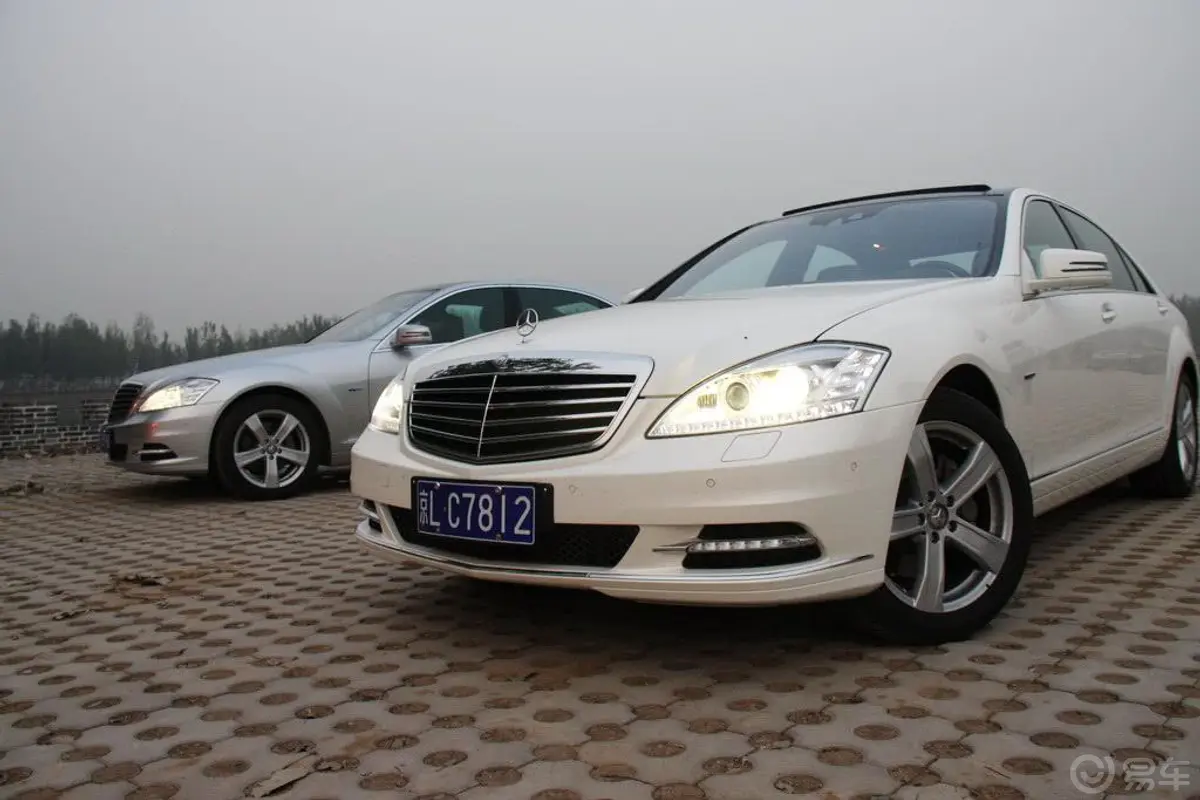 奔驰S级S 400 L HYBRID外观