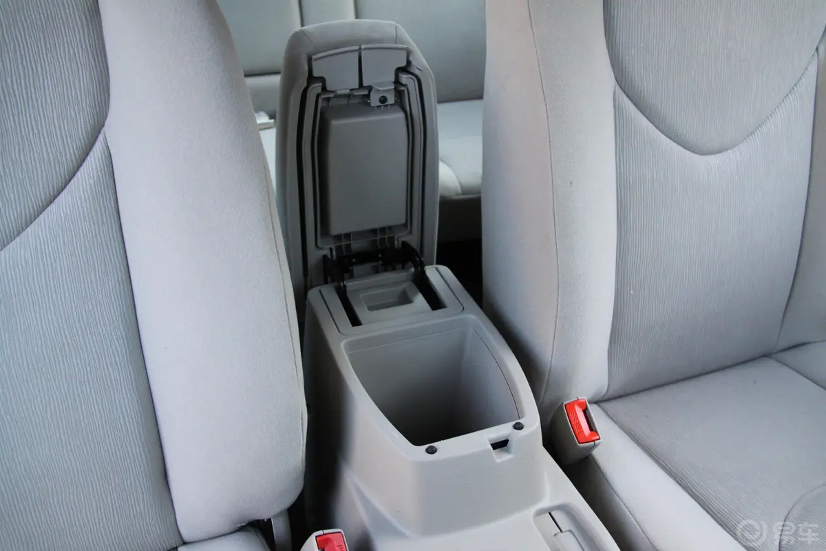 陆风X8豪华型 4X4 汽油内饰