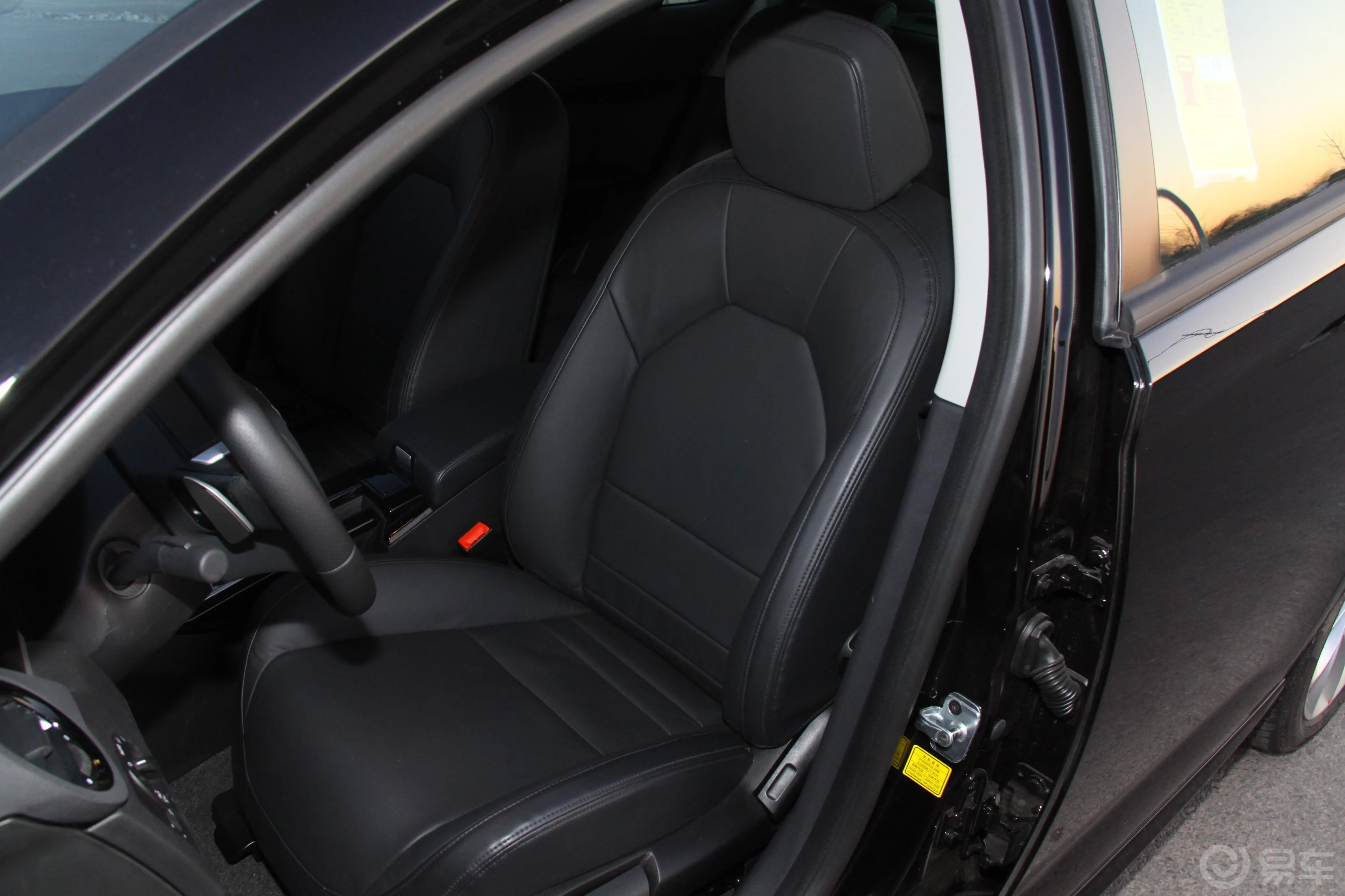 MG6掀背 1.8T 精英版驾驶员座椅