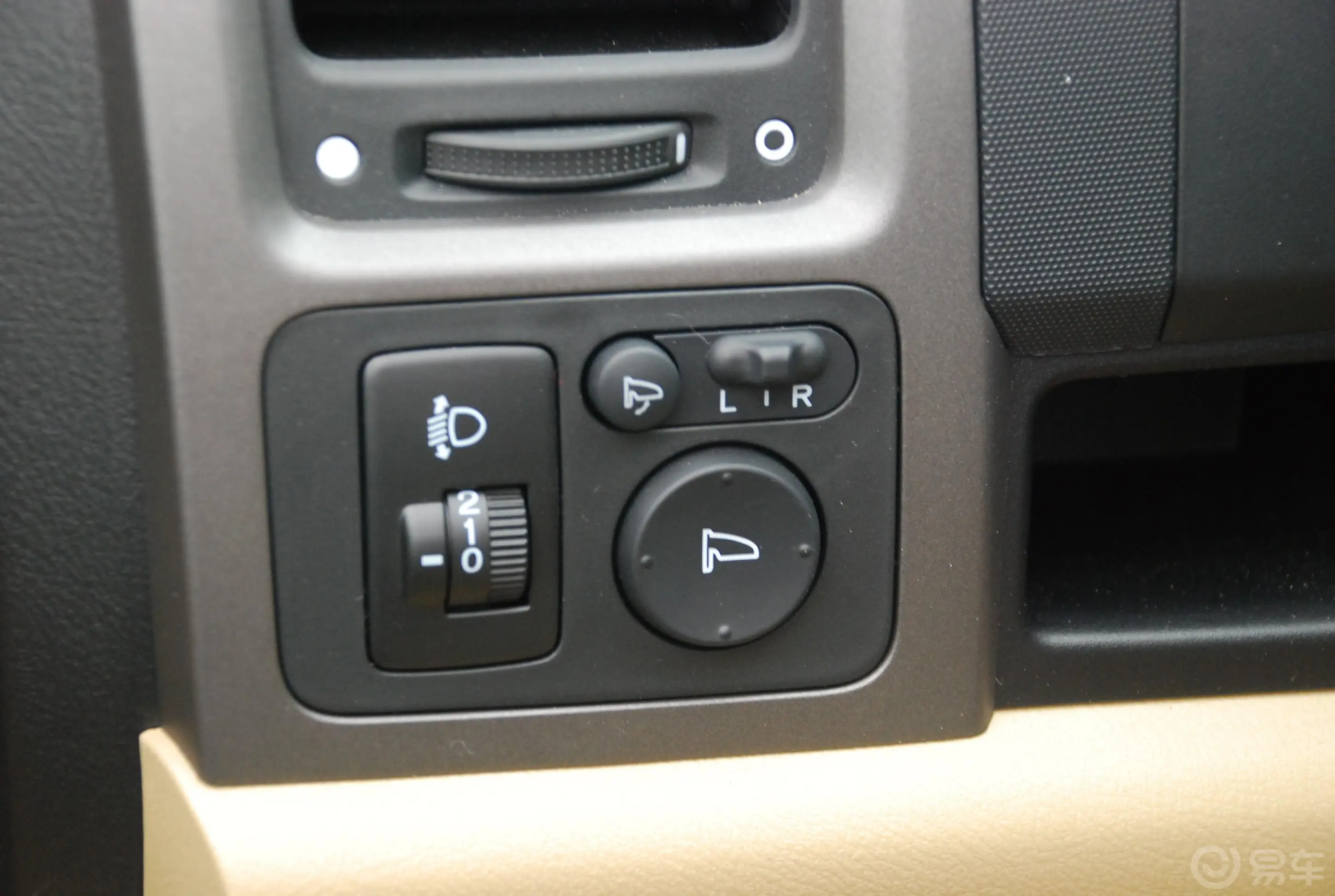 本田CR-V尊贵版自动挡 Vti—S AT外后视镜控制键
