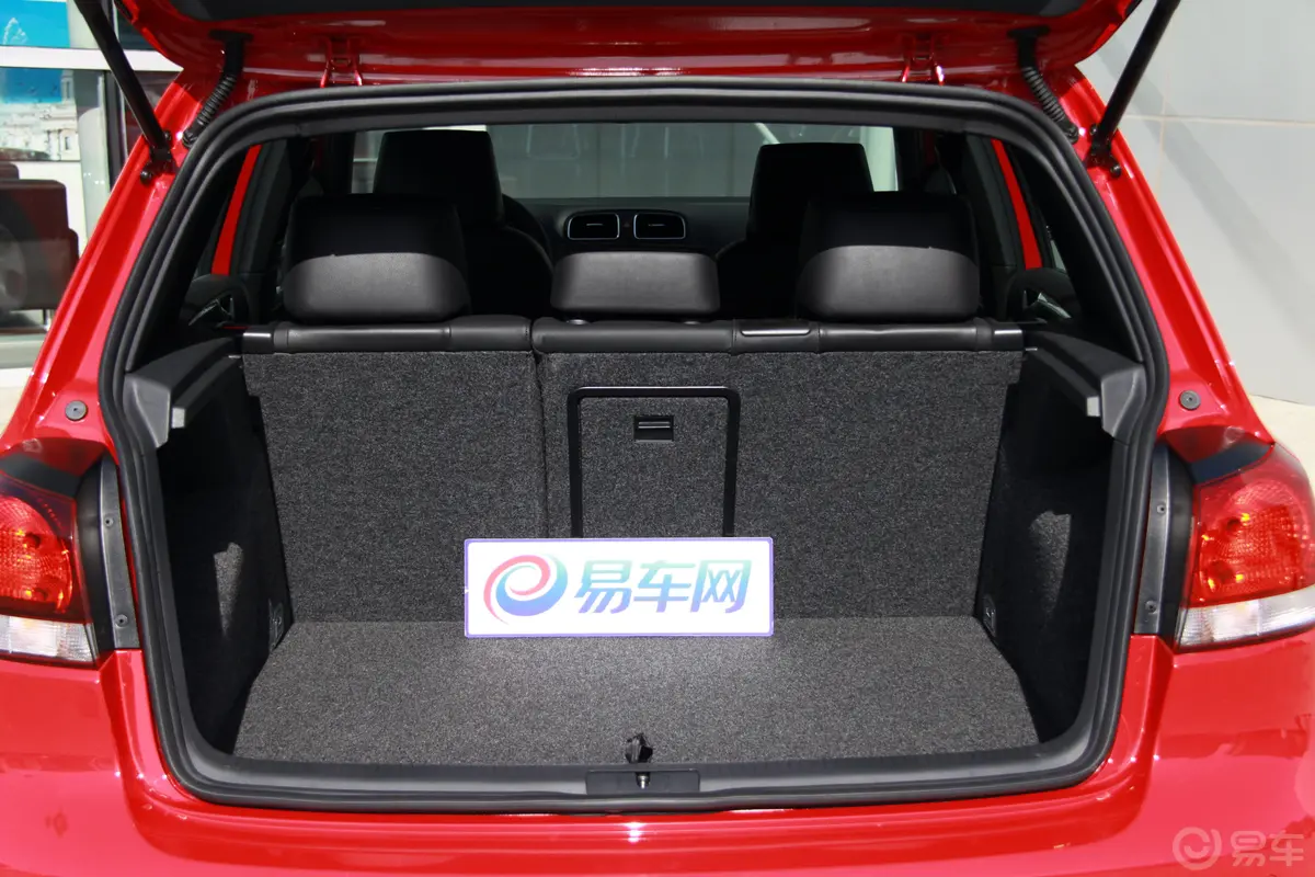 高尔夫GTI 舒适版行李箱空间