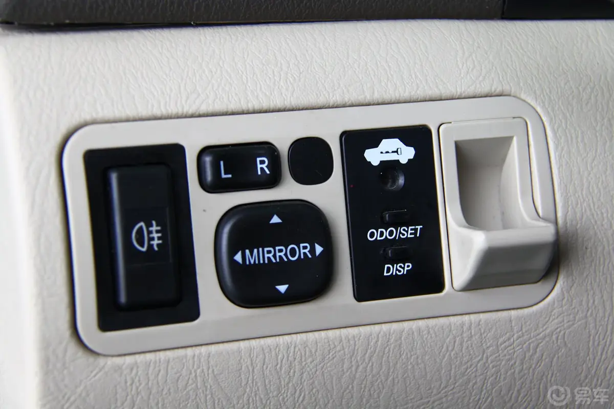 比亚迪F3新能源低碳版电动车外后视镜控制键