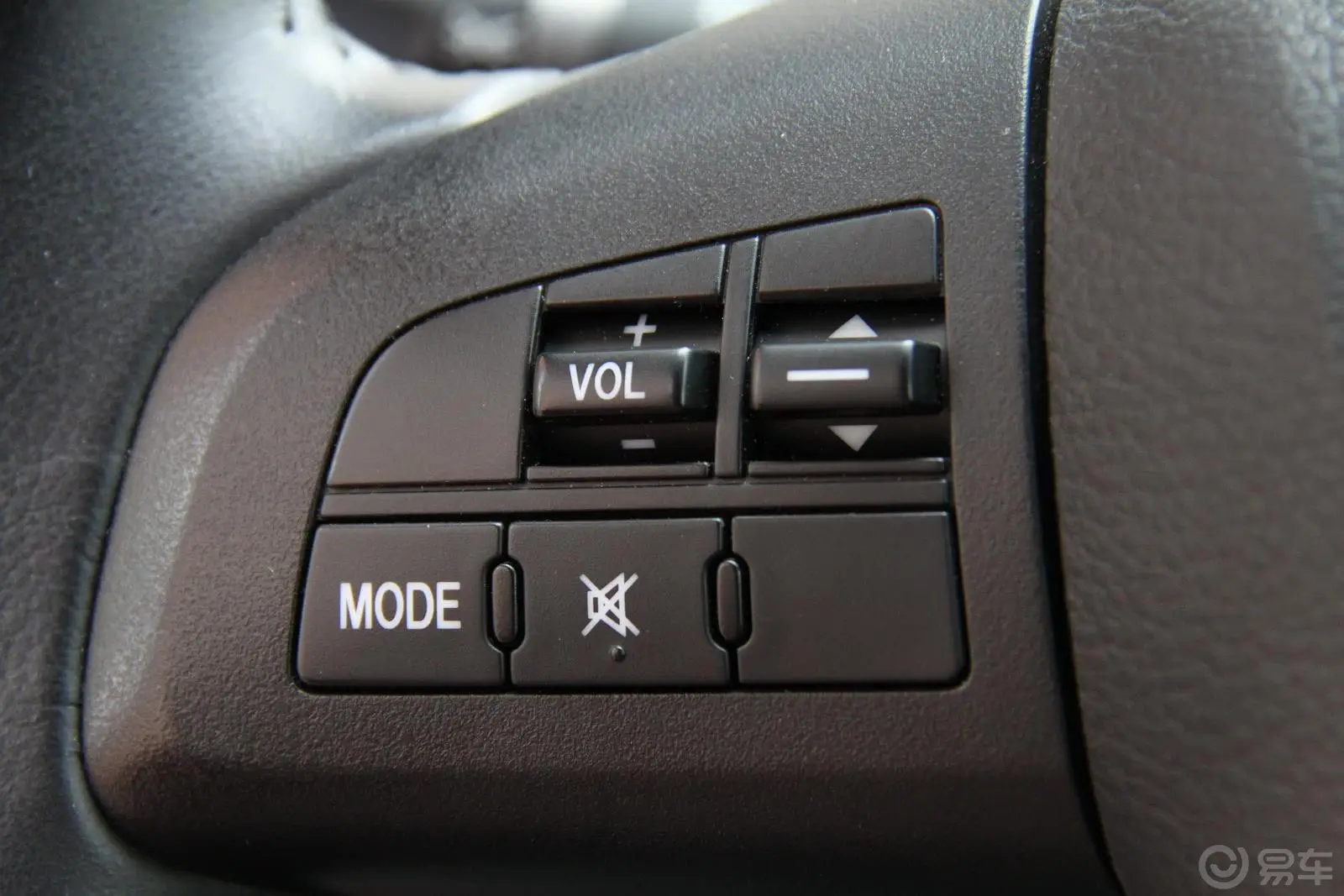 马自达3(进口)2.0L 自动豪华型方向盘音响控制开关