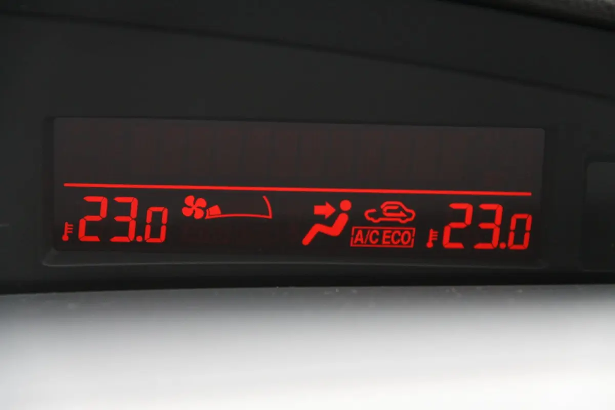 马自达3(进口)2.0L 自动豪华型空调显示屏