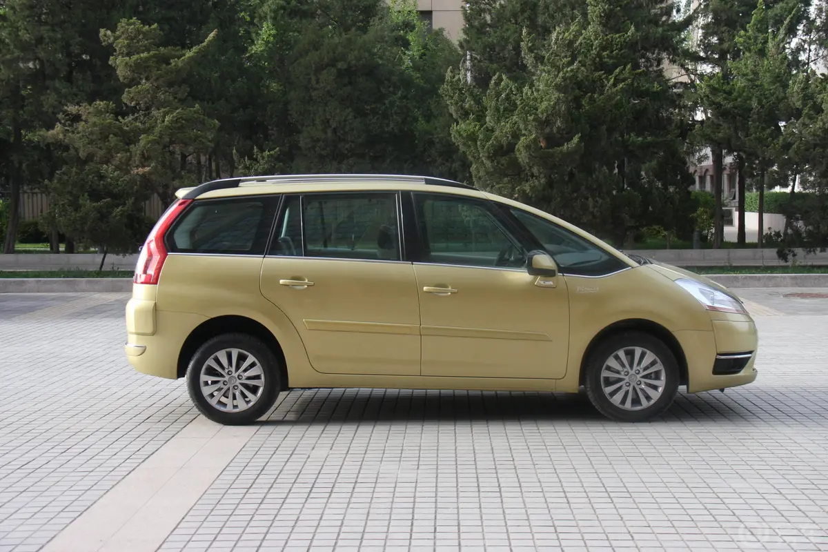 C4 PICASSO2.0i 16V 舒适版 7座外观