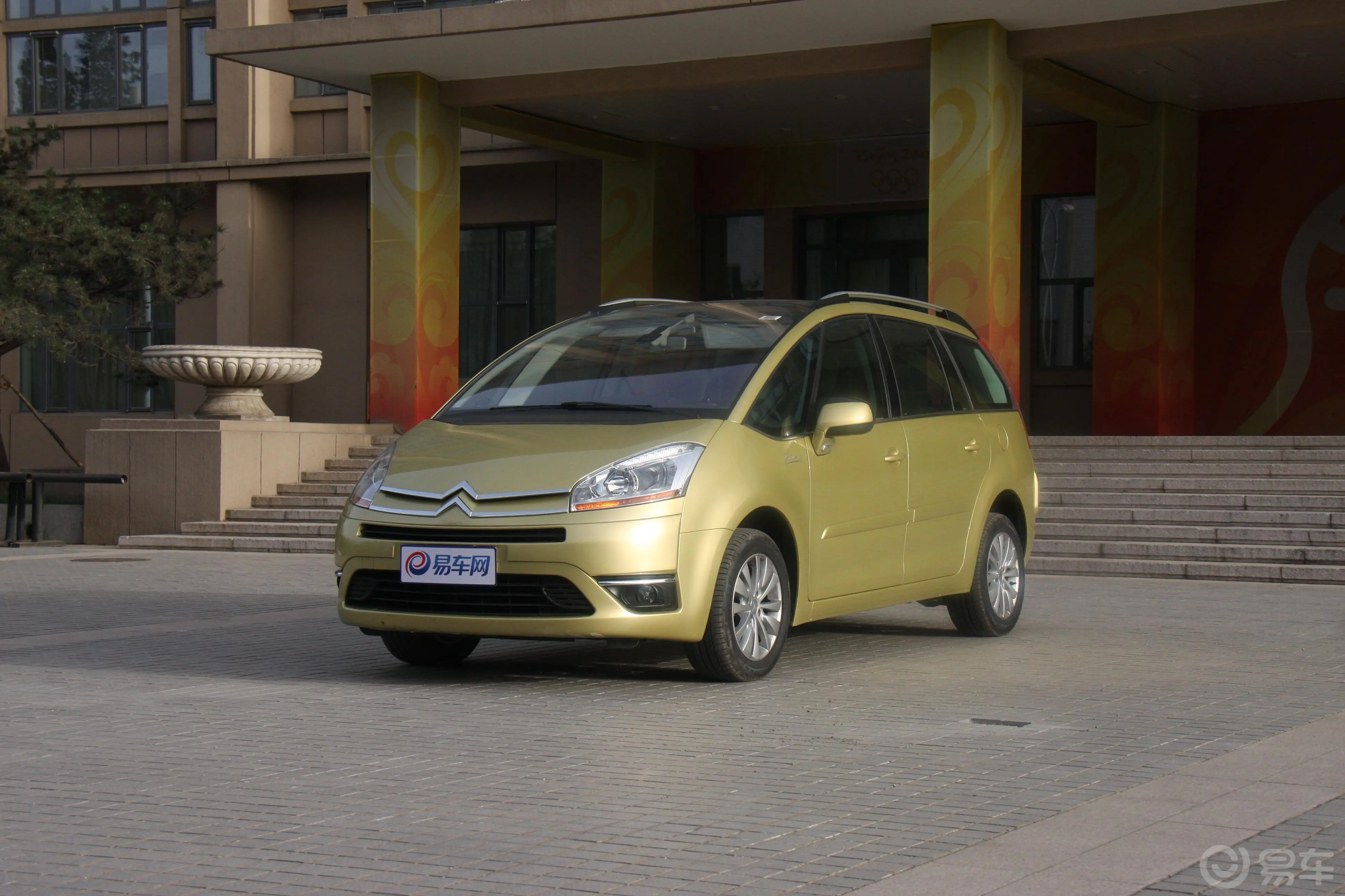 C4 PICASSO2.0i 16V 舒适版 7座外观