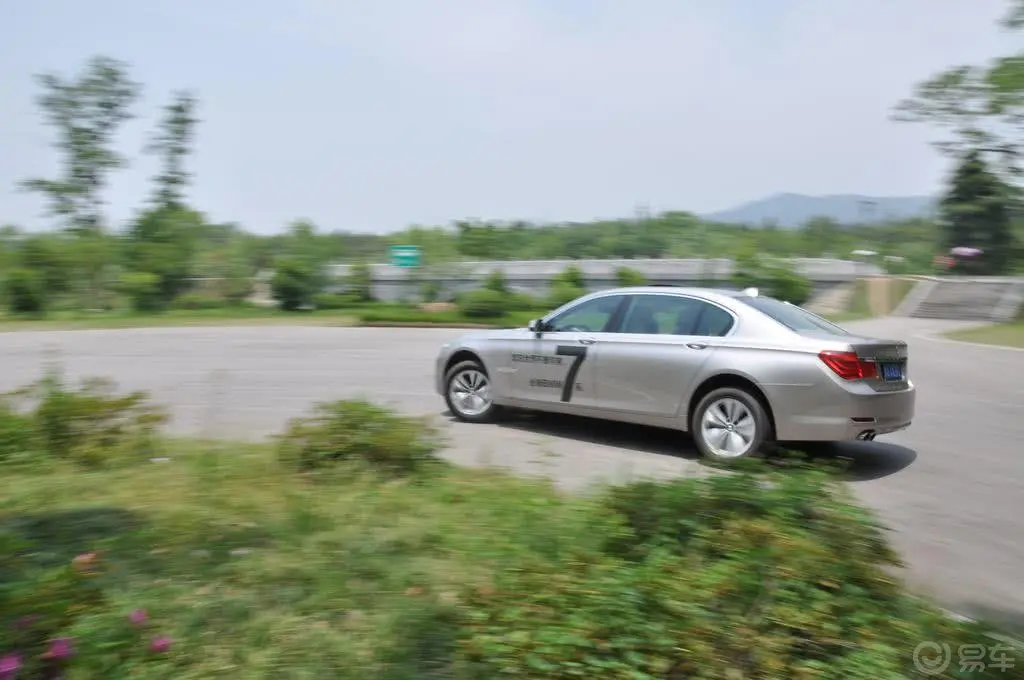 宝马7系730Li 豪华型外观