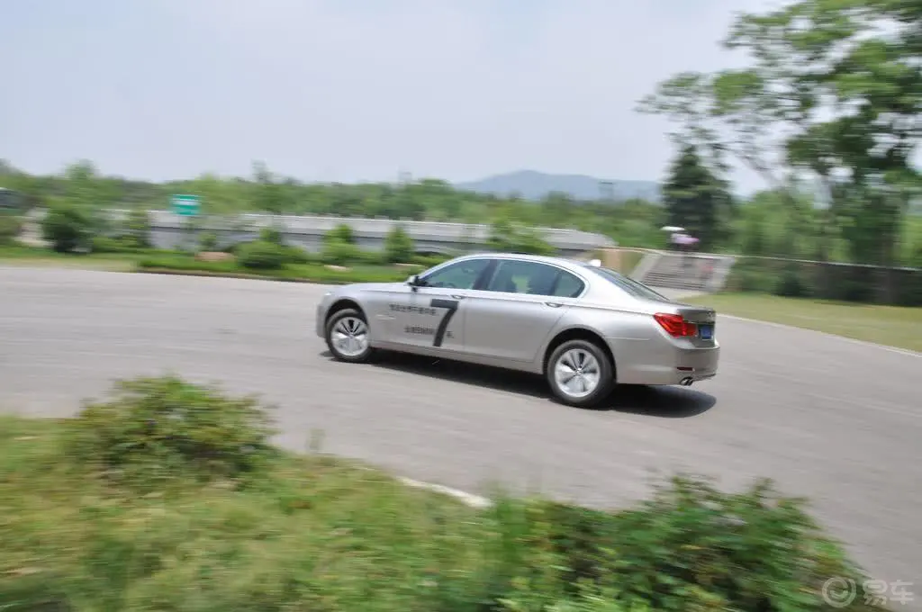 宝马7系730Li 豪华型外观