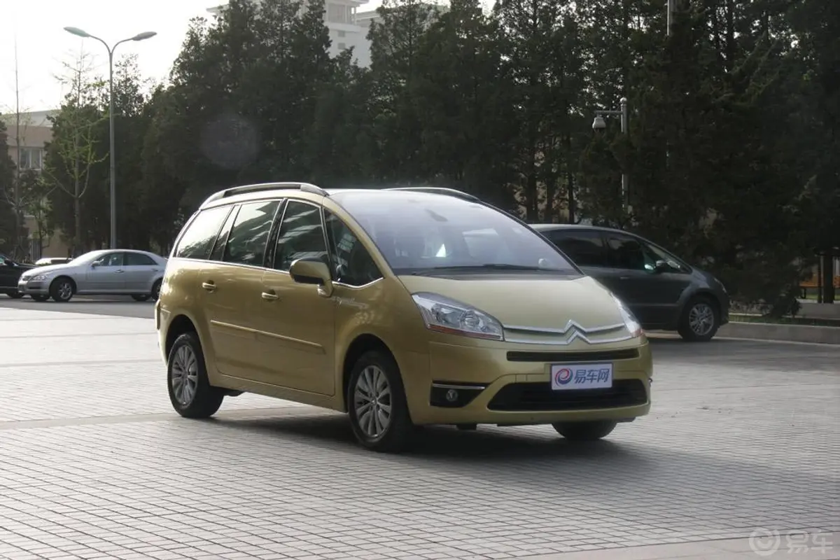 C4 PICASSO2.0i 16V 舒适版 7座外观