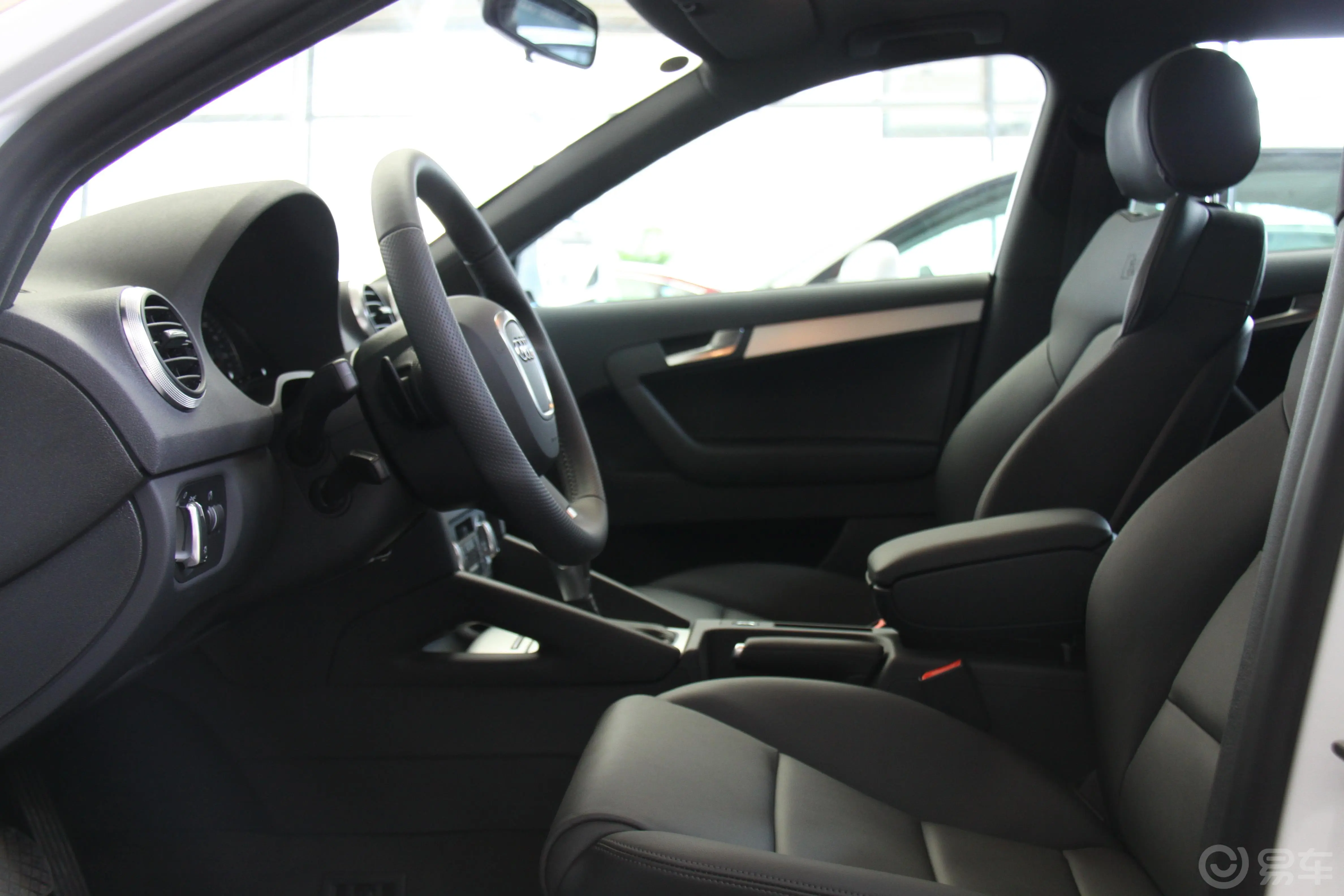 奥迪A3(进口)Sportback 首发限量版豪华型前排空间