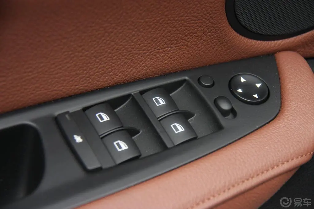 宝马X5(进口)xDrive35i 尊贵型外后视镜控制键