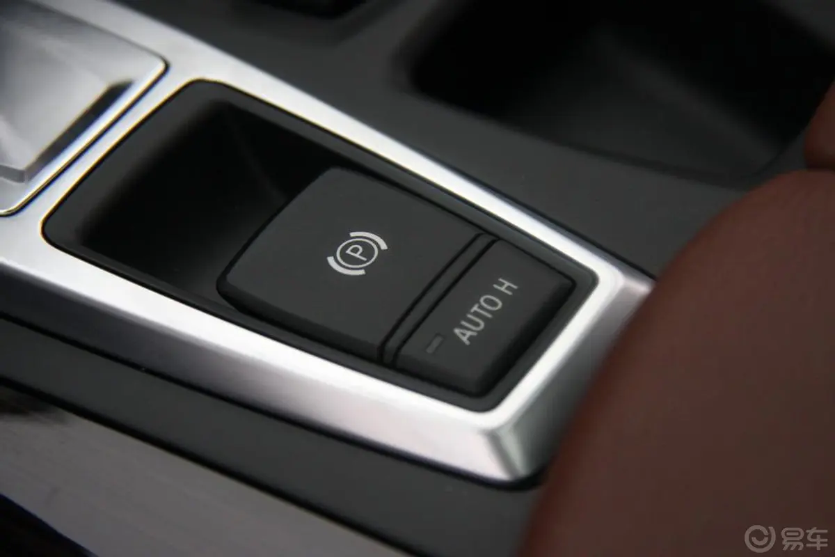 宝马X5(进口)xDrive35i 尊贵型驻车制动（手刹，电子，脚刹）