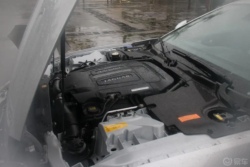 捷豹XKXKR 5.0L V8机械增压硬顶跑车内饰
