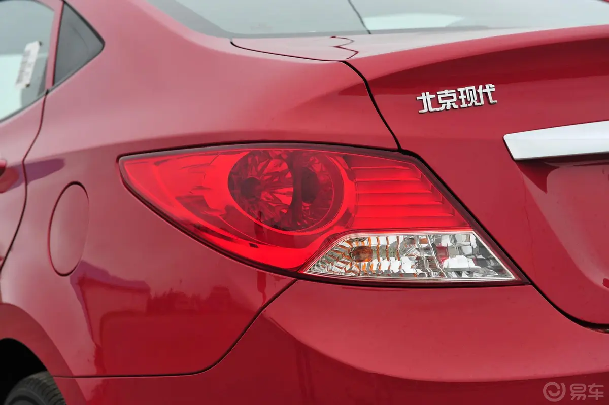 瑞纳三厢 1.6L GLS AT外观