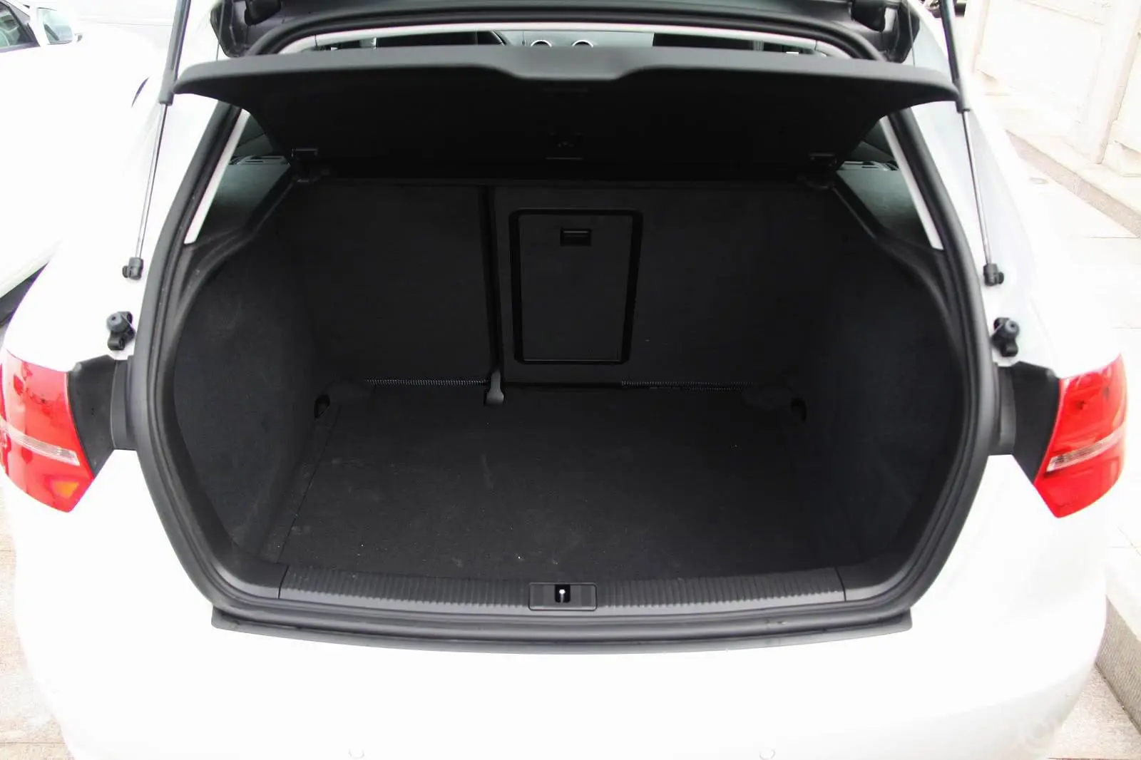 奥迪A3(进口)Sportback 1.4T 豪华型行李箱空间