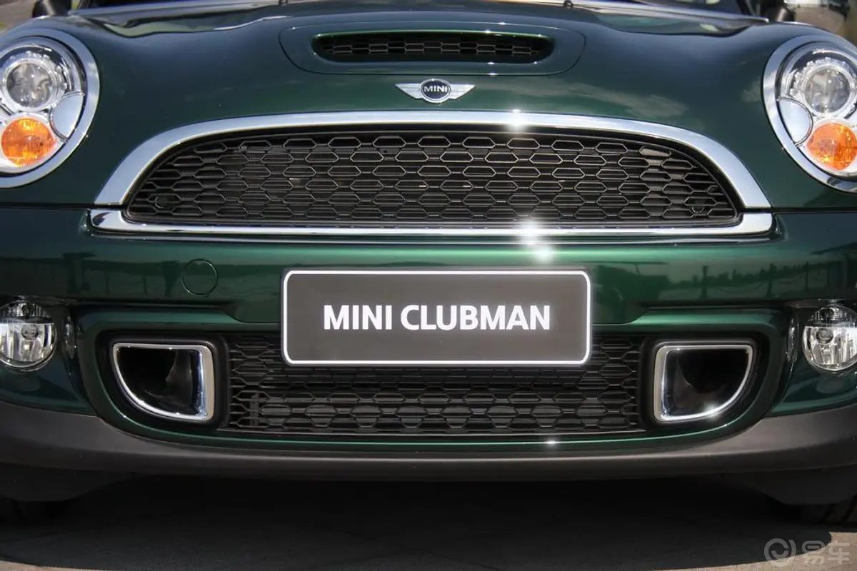 MINI CLUBMANCOOPER S前格栅侧俯拍