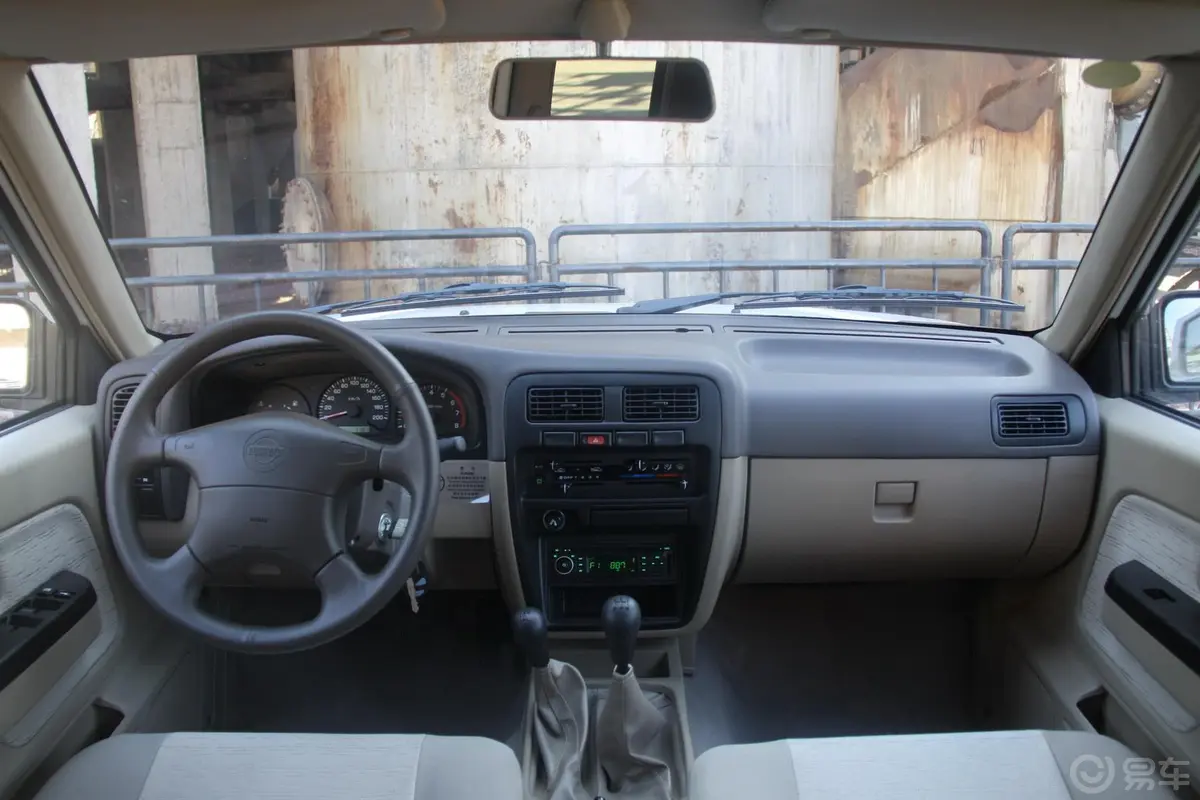 锐骐厢式车2WD 4RB2汽油标准型内饰全景正拍