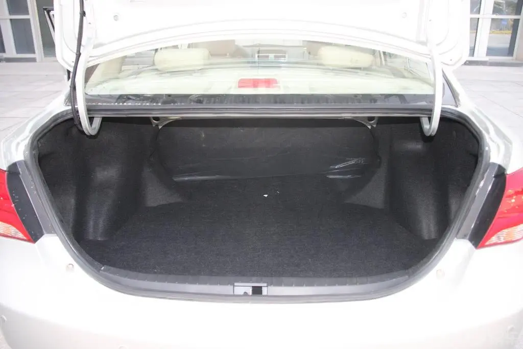 比亚迪L31.8L CVT 尊贵型行李箱空间