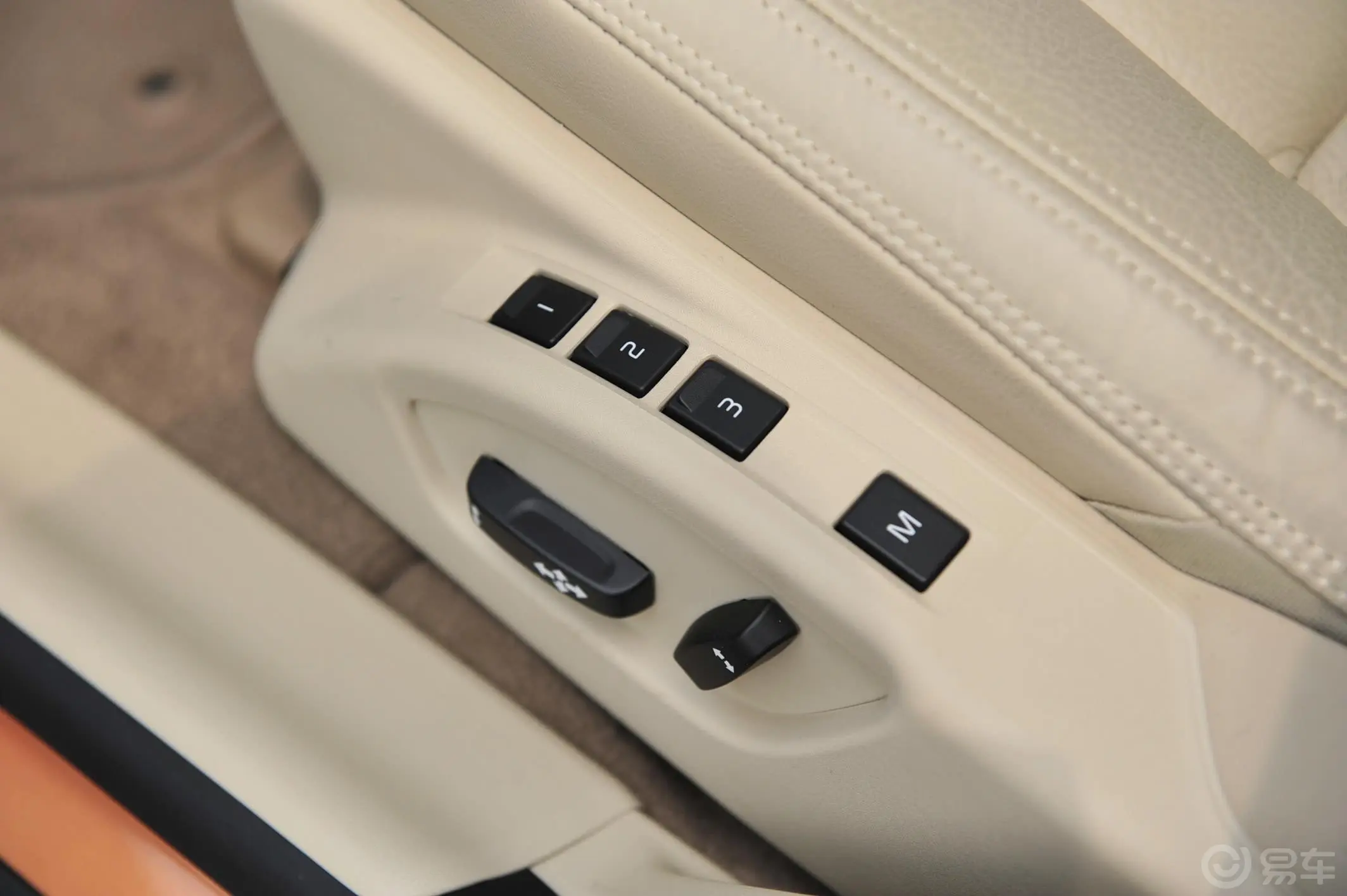 沃尔沃S60(进口)3.0T AWD 智尊版座椅调节键
