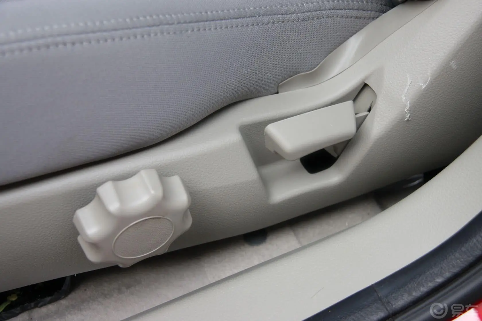 长安CX30三厢 1.6L 手动 标准型座椅调节键