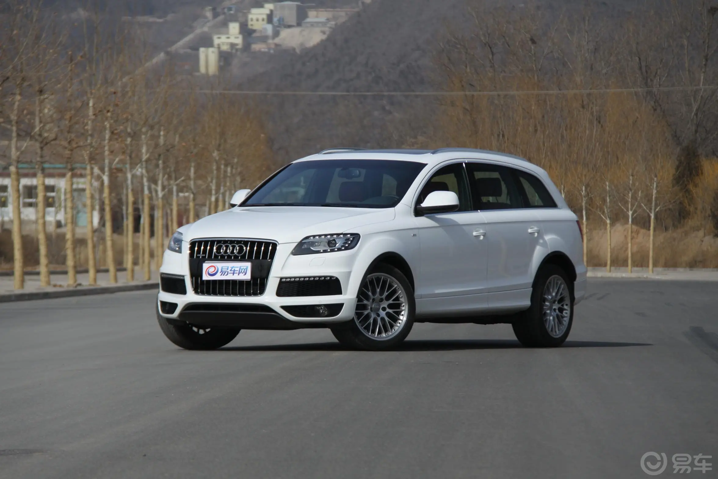 奥迪Q73.0 TFSI quattro(200kW) 专享型外观