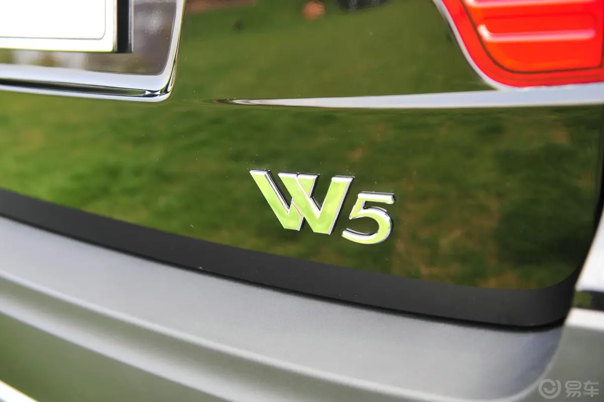荣威W53.2L 自动 四驱 锐域版尾标
