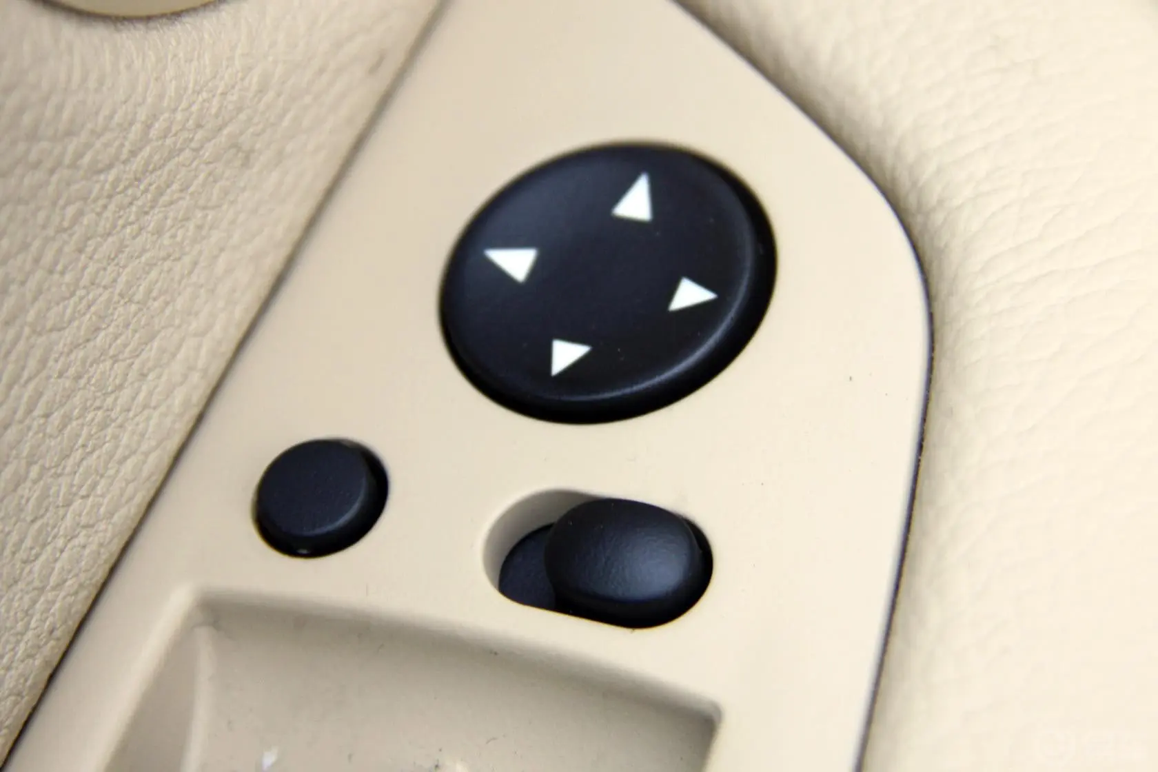 宝马X5(进口)xDrive35i  美规版外后视镜控制键