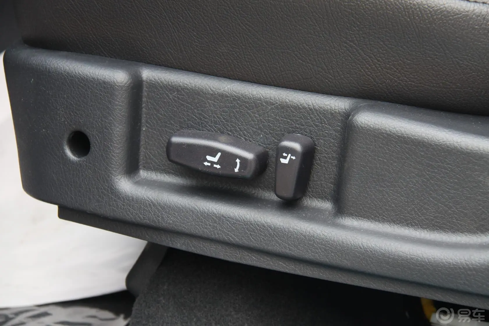 哈弗H5经典智尊版 2.4 四驱 超豪华差速版驾驶员门储物盒