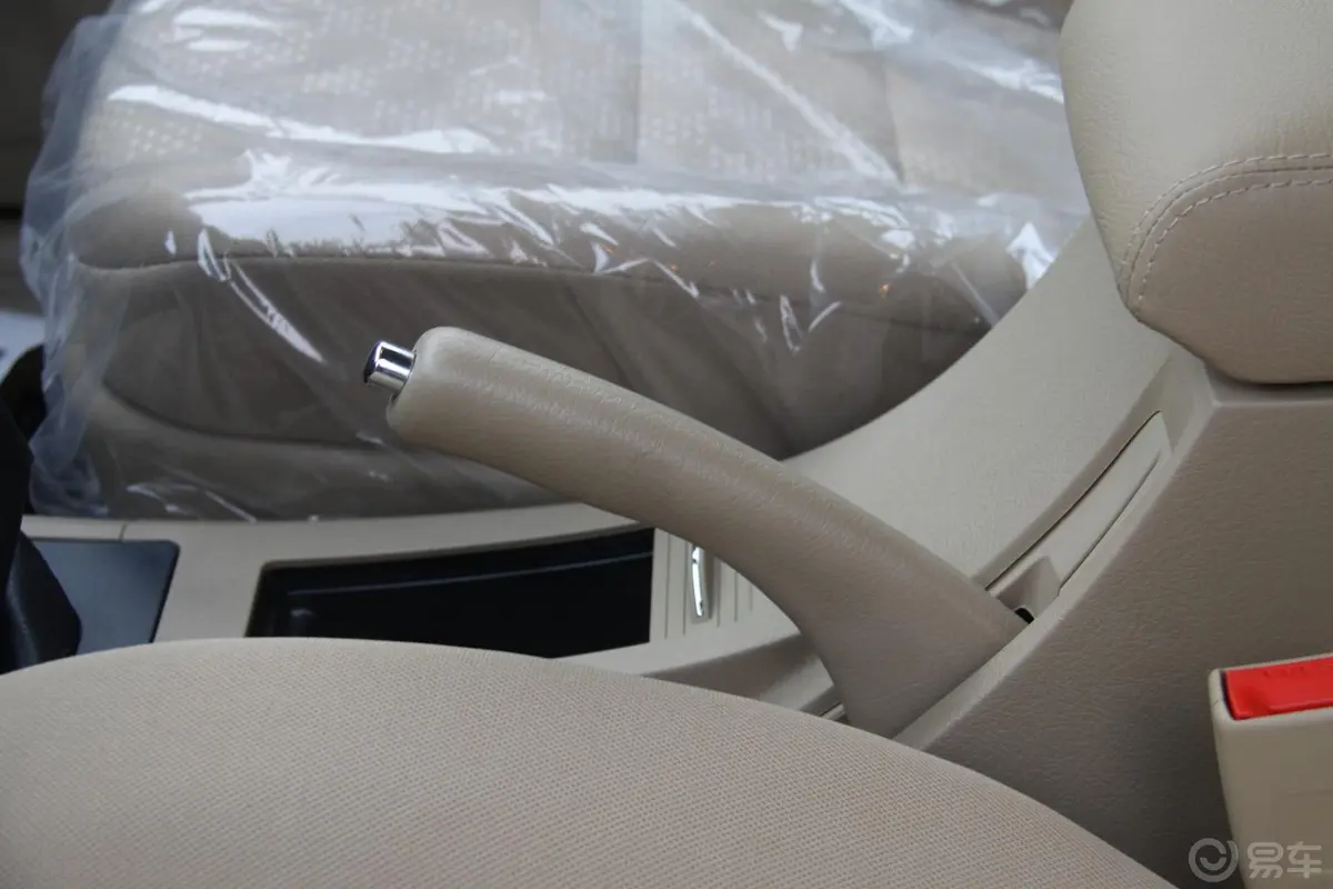 哈弗H5经典欧风版 2.4四驱舒适型驻车制动（手刹，电子，脚刹）
