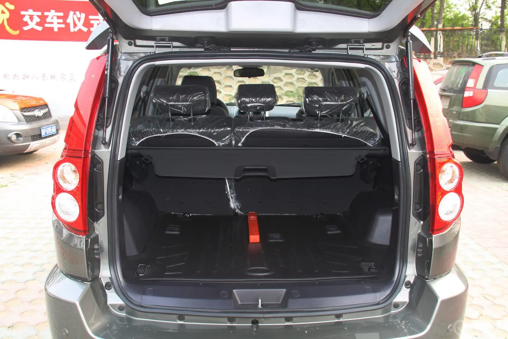 哈弗H5经典智尊版 2.4 四驱 超豪华差速版行李箱空间