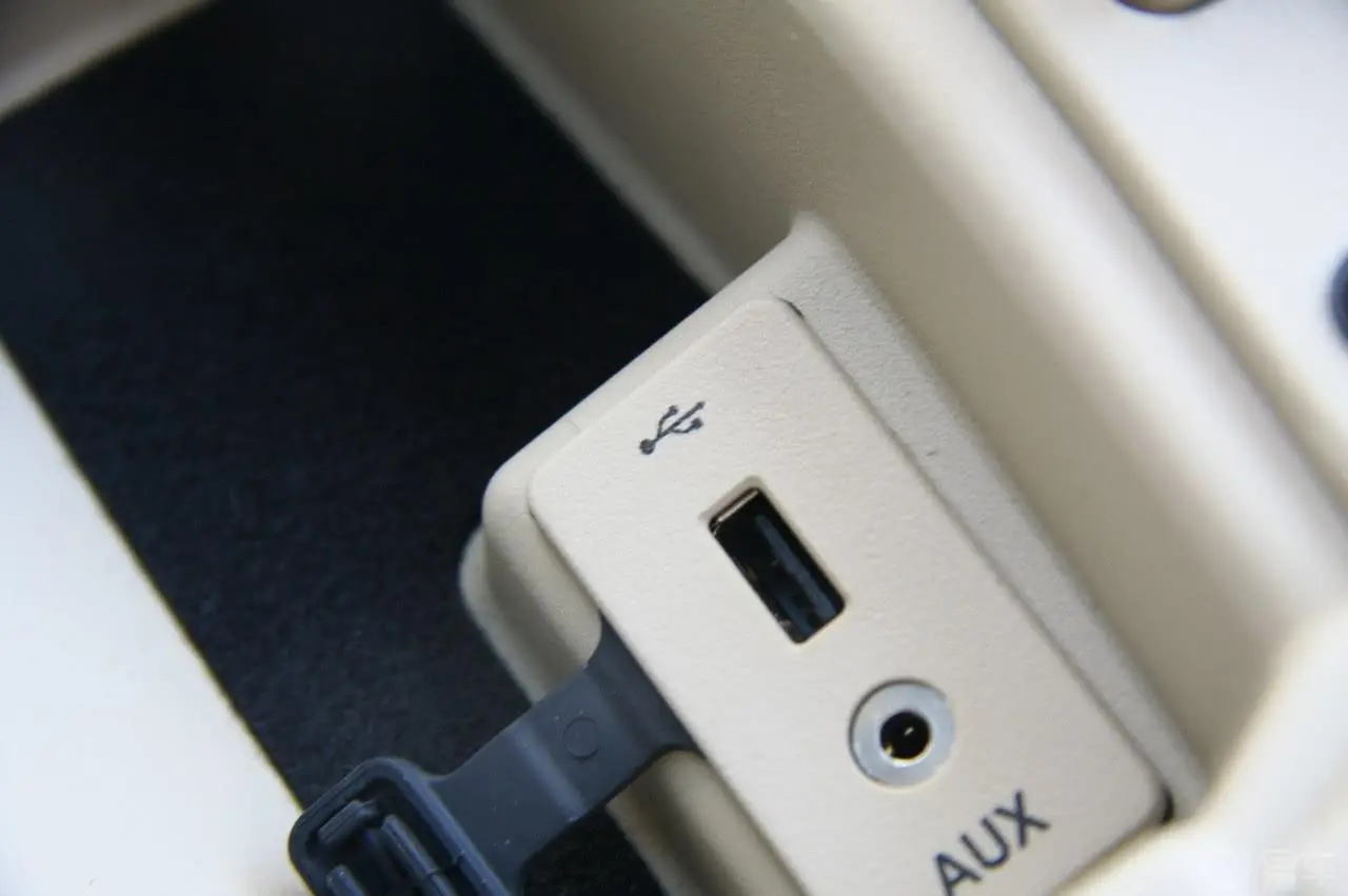 福克斯三厢 1.8自动时尚型USB接口