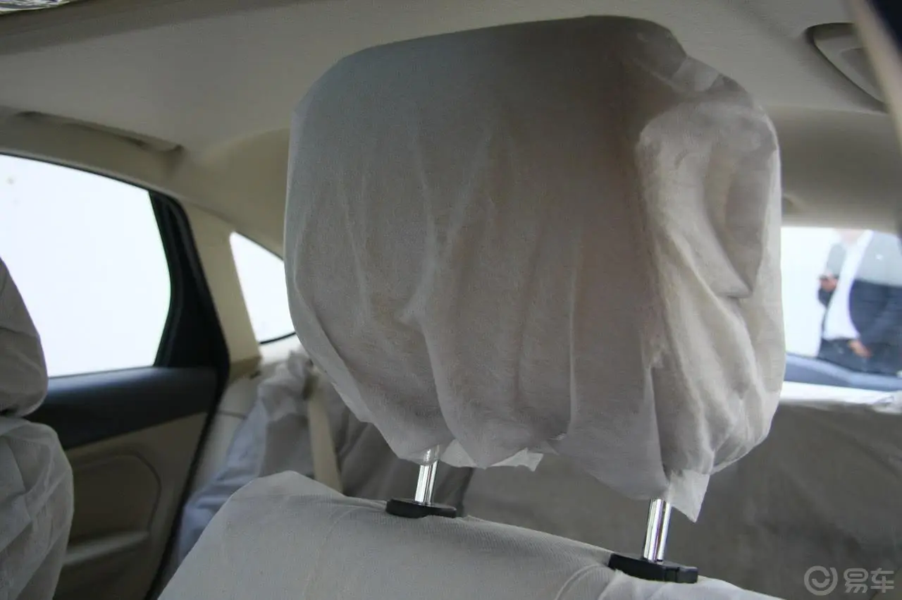 福克斯两厢 1.8自动时尚型驾驶员头枕