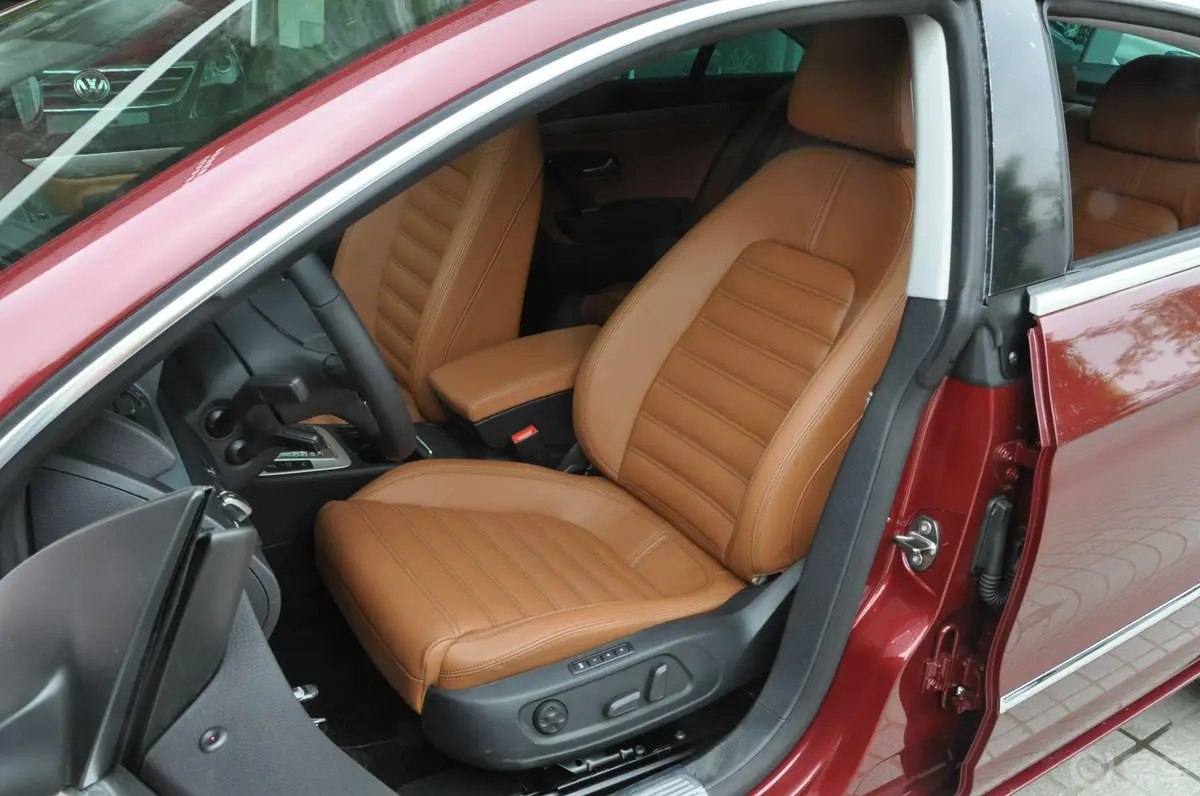 一汽-大众CC1.8T 豪华型驾驶员座椅