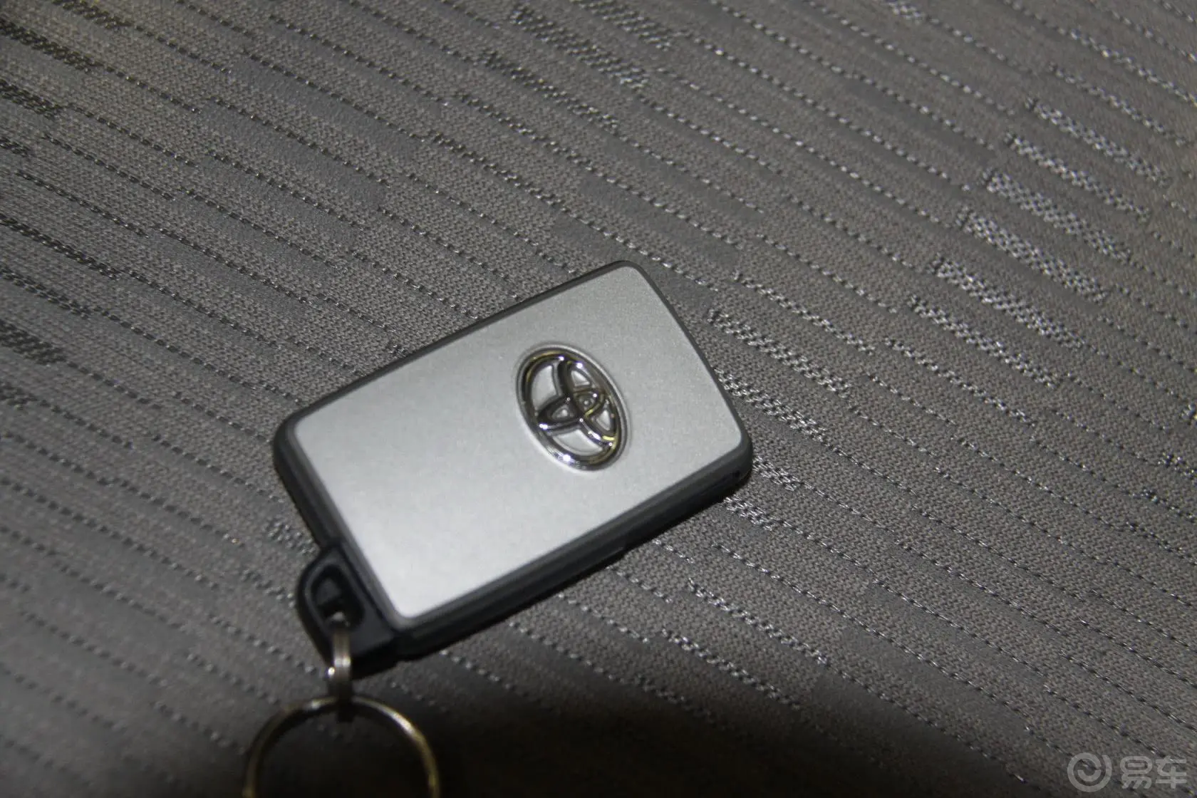 RAV4荣放2.4L 豪华升级版 AT钥匙