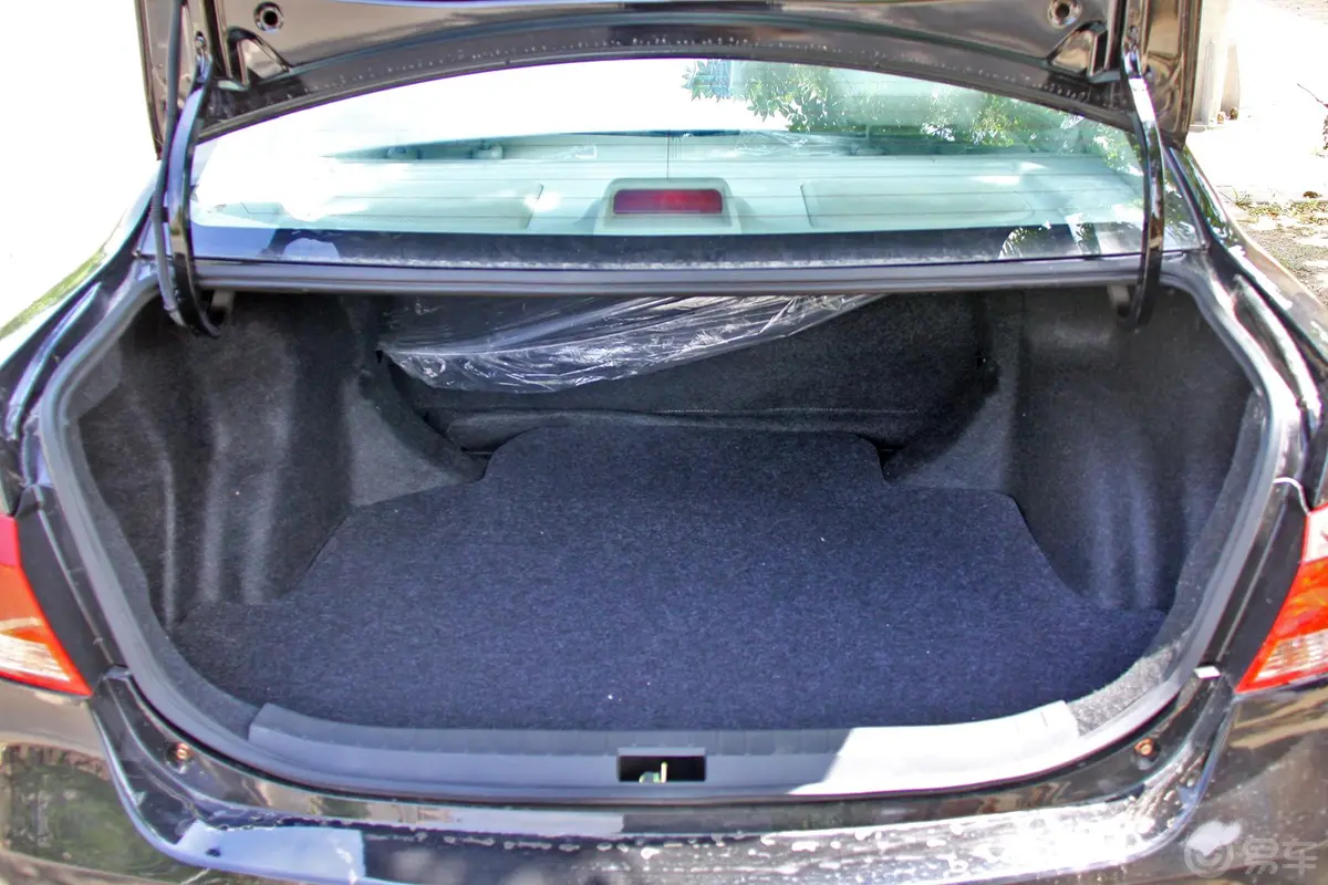 比亚迪G31.5L MT 数智版豪雅型行李箱空间
