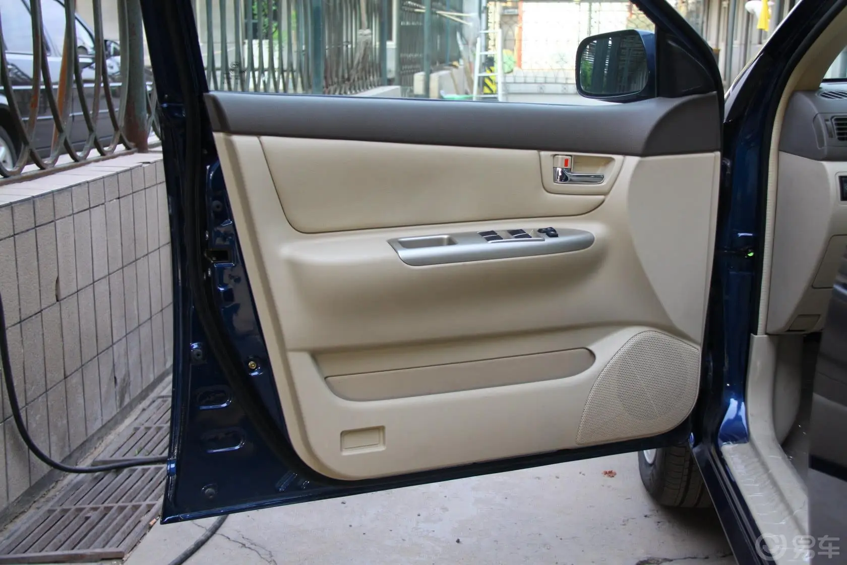 比亚迪F3R 1.5L 手动 舒适型驾驶员侧车门内门板