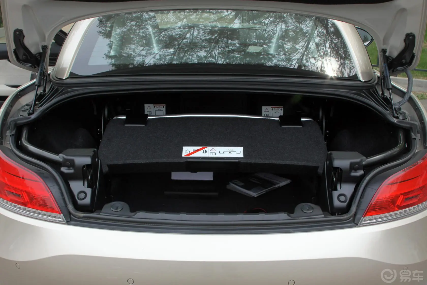 宝马Z4sDrive35i 豪华型行李箱空间