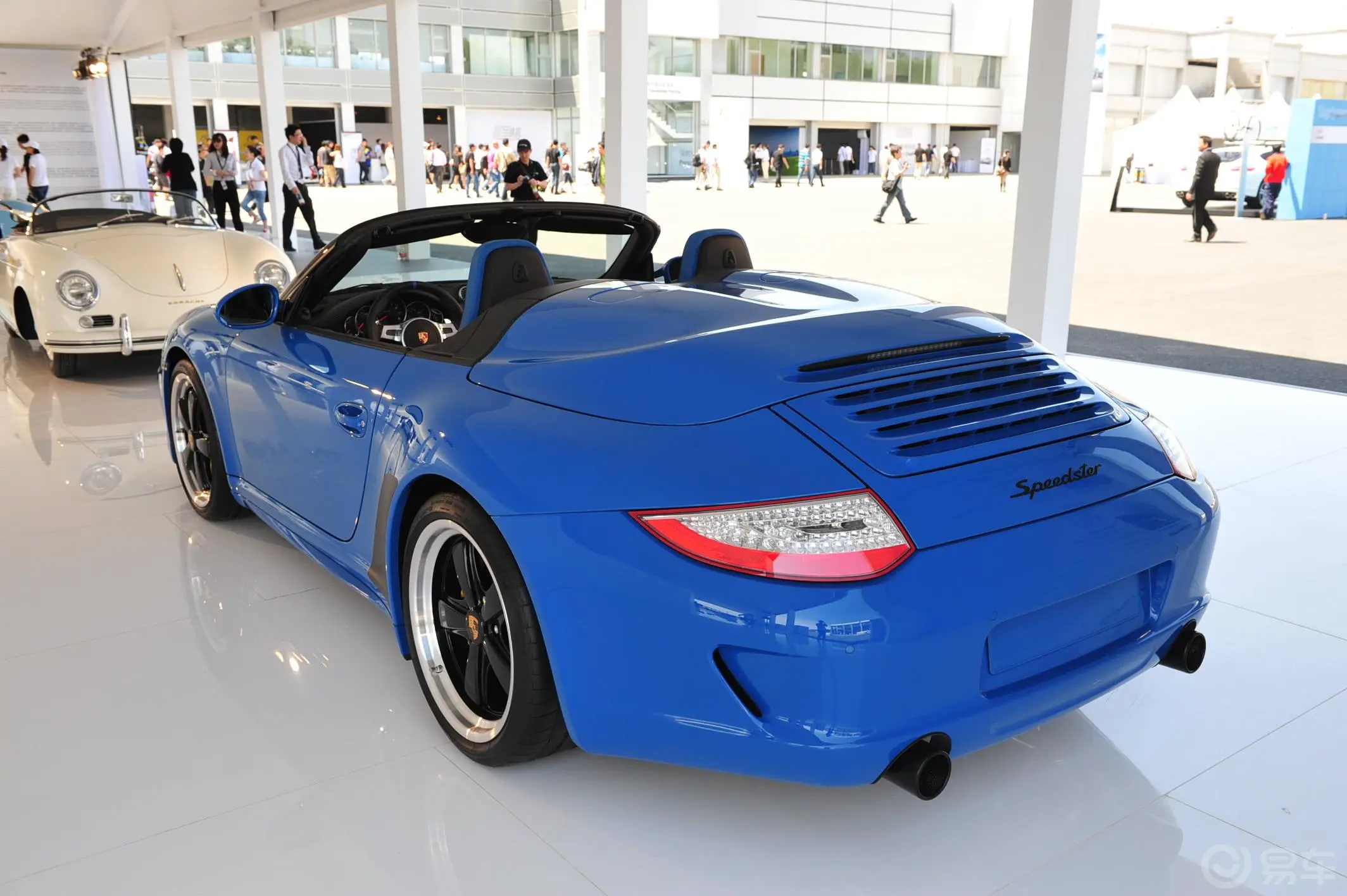 保时捷911Speedster 3.8L侧后45度车头向左水平