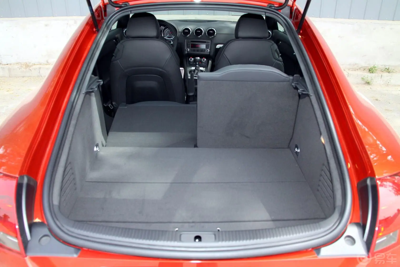 奥迪TTTTS Coupe 2.0 TFSI quattro S tronic行李箱空间（后排左放倒）