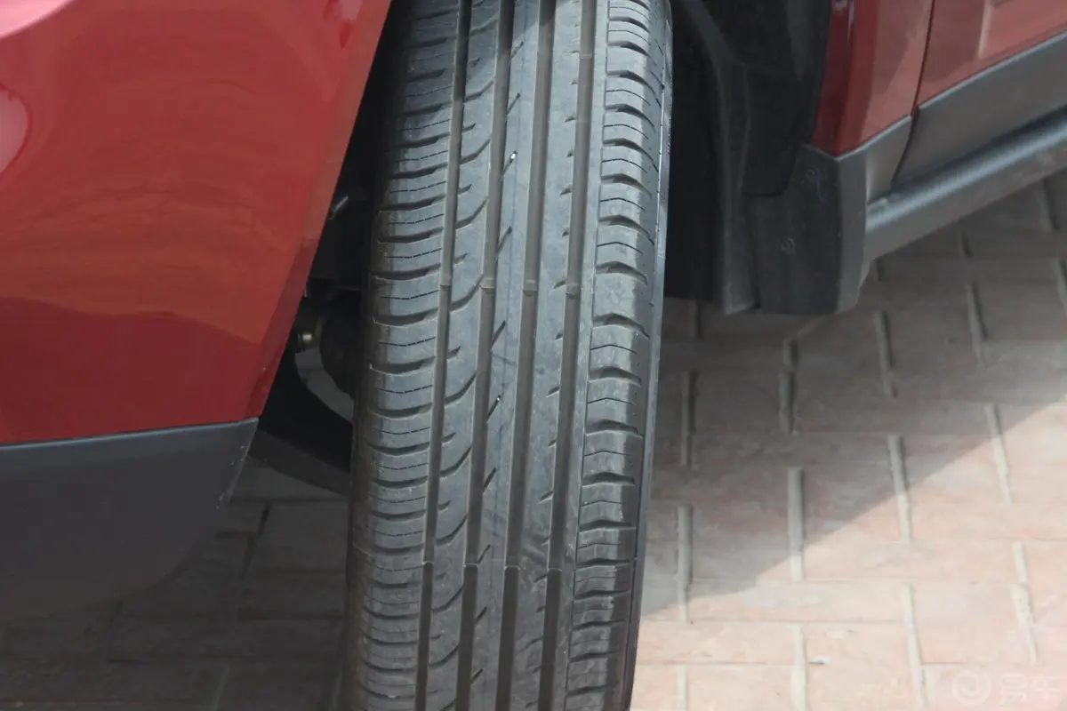 指南者(进口)2.4L 自动 经典版轮胎花纹