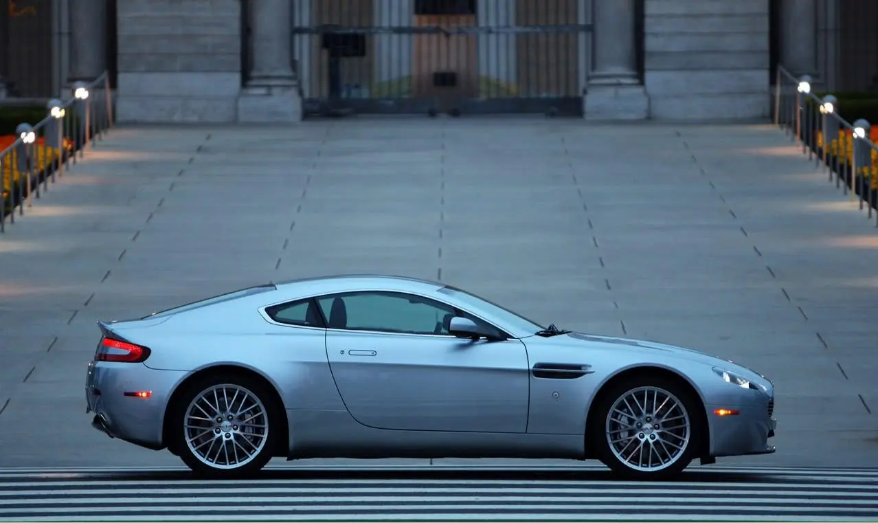 V8 Vantage