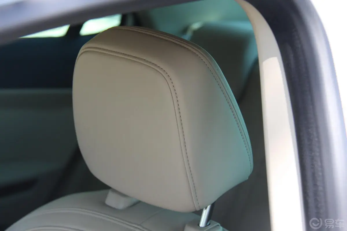 MG6Saloon 1.8T 自动 豪华版驾驶员头枕