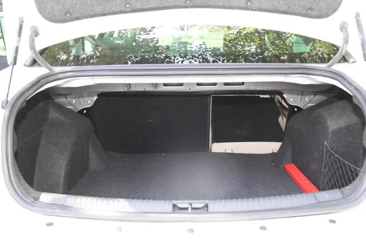 MG6Saloon 1.8T 自动 豪华版行李箱空间（后排右放倒）
