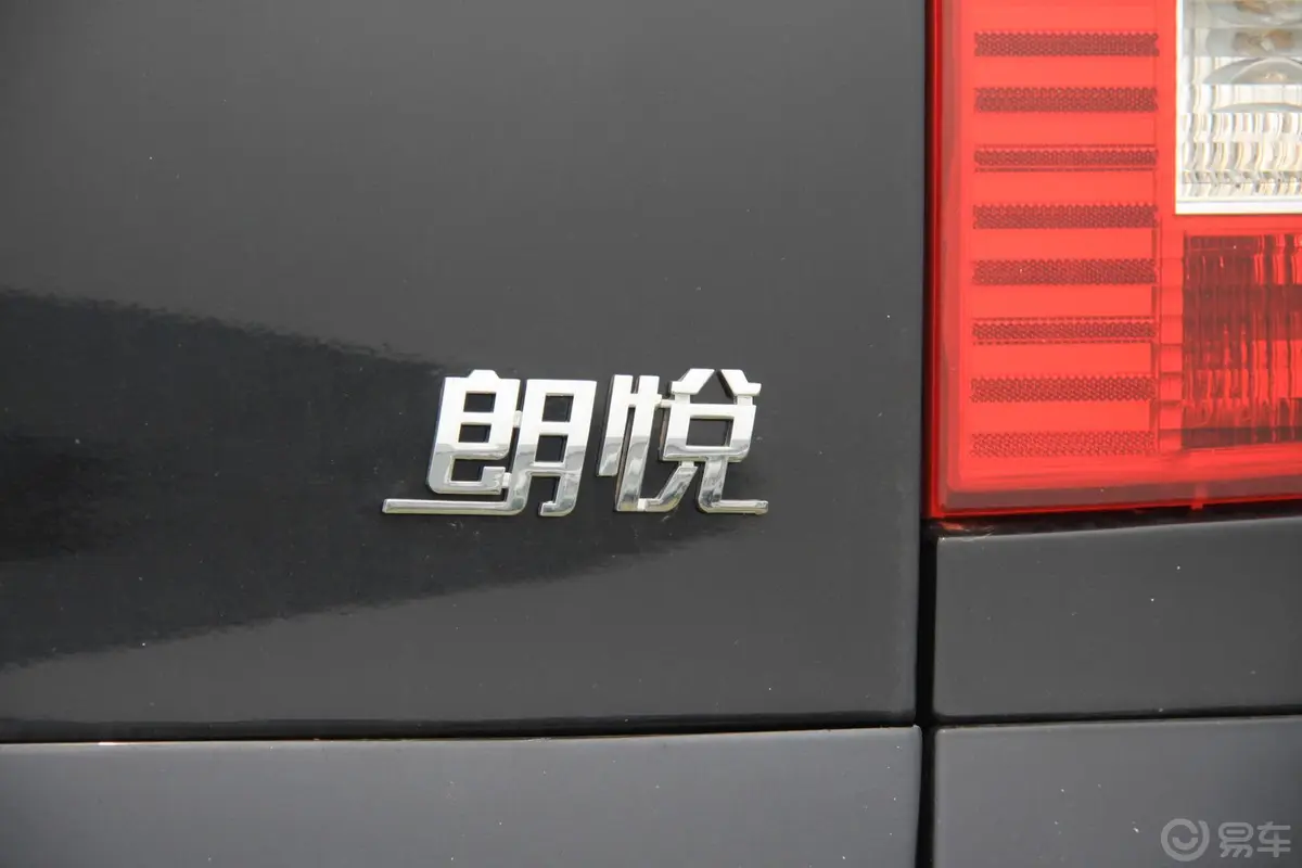 众泰M3001.6L 汽油 基本型 6座尾标