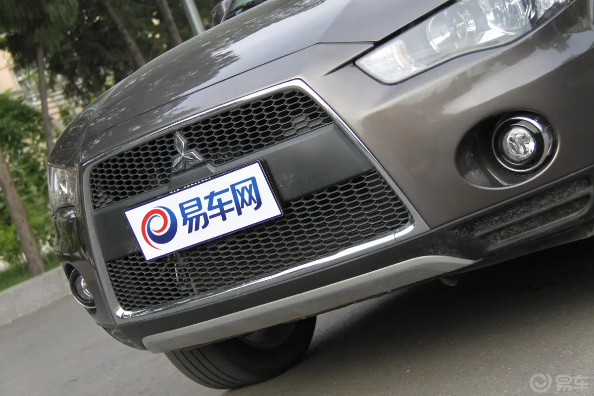 欧蓝德(进口)EX劲界 2.0L CVT 四驱 都市版外观