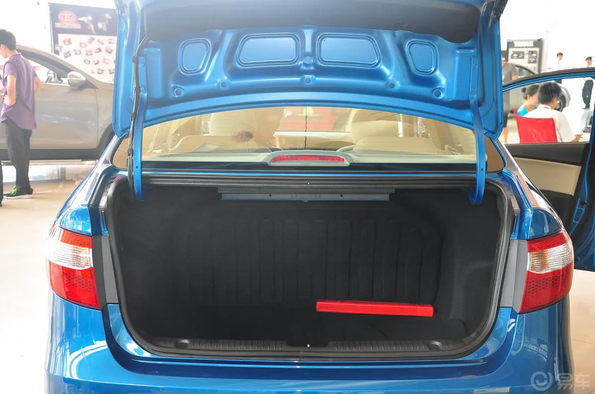 起亚K2三厢 1.4L 自动 GLS行李箱空间