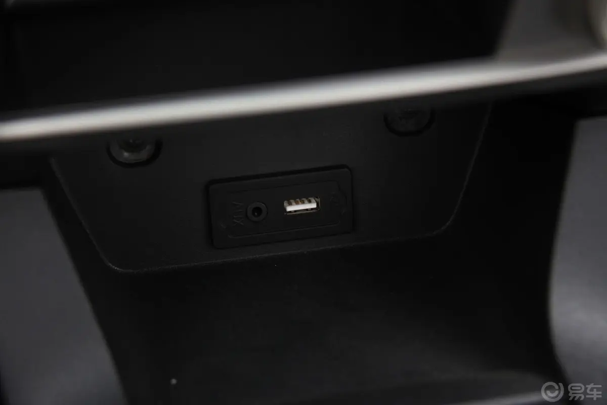 骏捷FRV1.3MT 豪华型USB接口