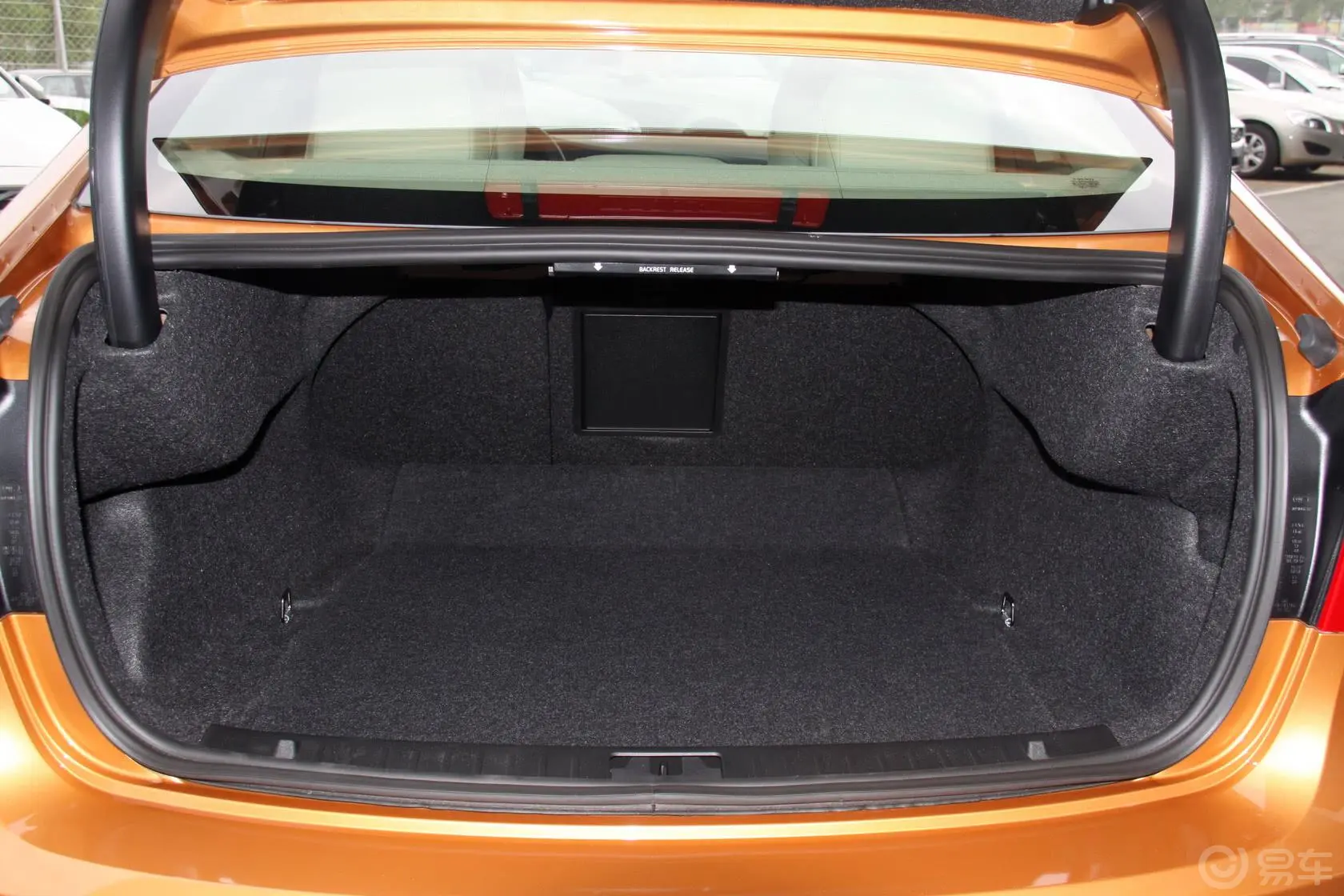 沃尔沃S60(进口)1.6T 双离合 DRIVe舒适版行李箱空间