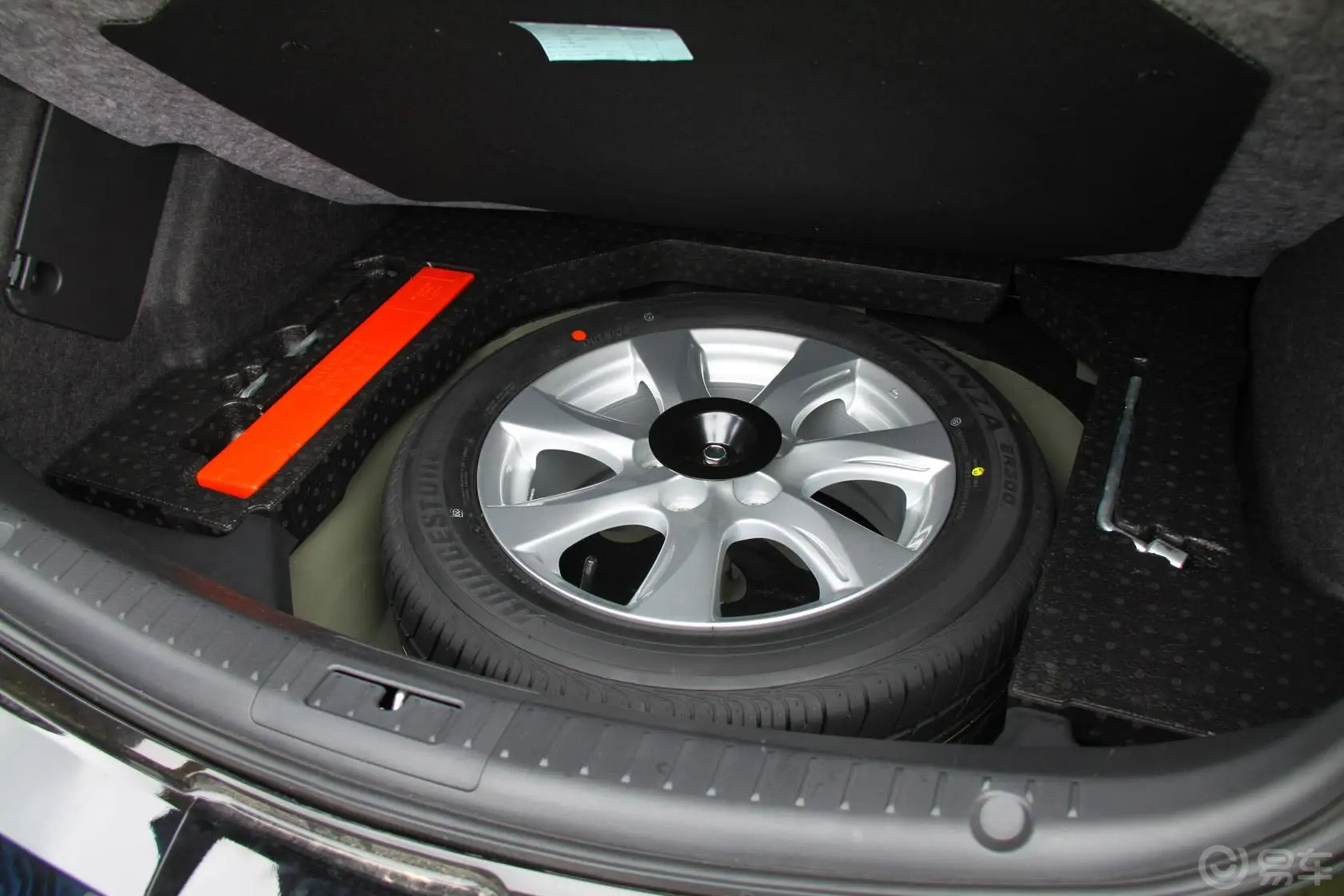 马自达3 星骋三厢 2.0L 自动 豪华型备胎