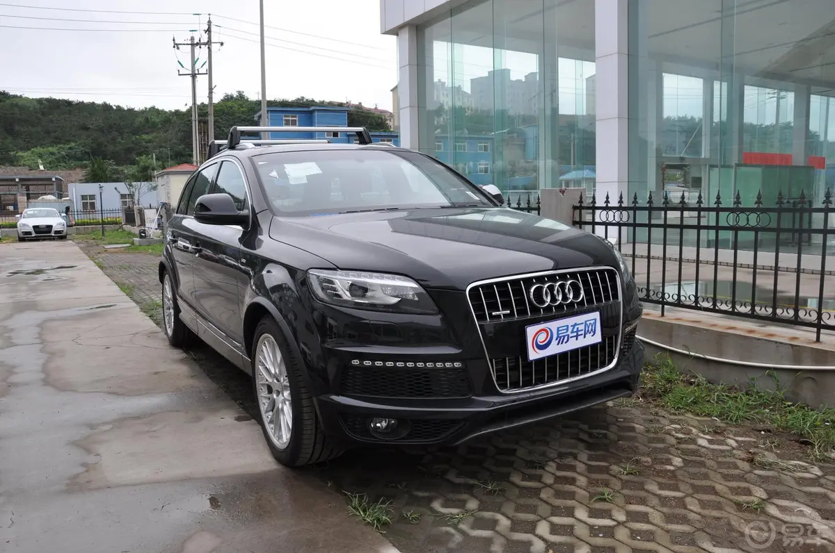 奥迪Q73.0 TFSI quattro(200kW) 专享型外观